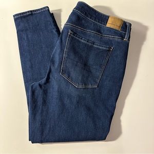 EUC AE The Dream Jean Stretch Jegging size 16 Short in color Cobalt Night